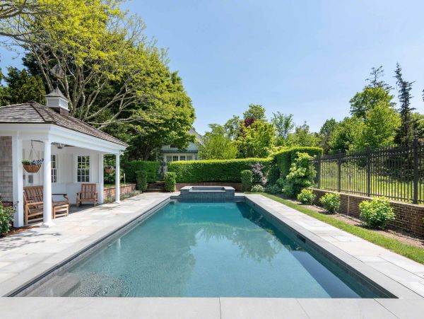 Cape Cod Home 994467