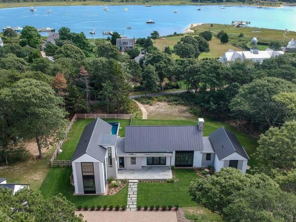 Cape Cod Home 994468