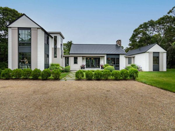 Cape Cod Home 994468