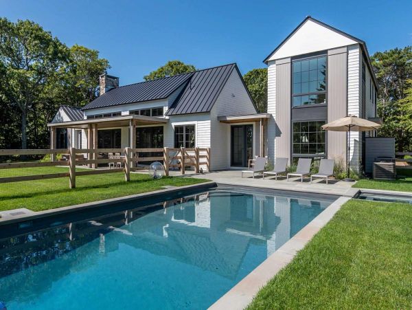 Cape Cod Home 994468