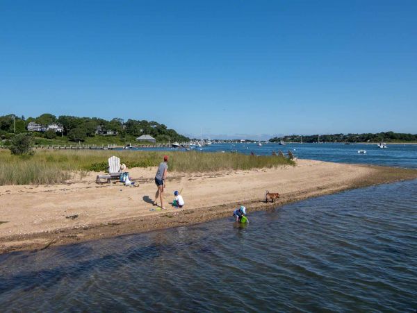 Cape Cod Home 994468