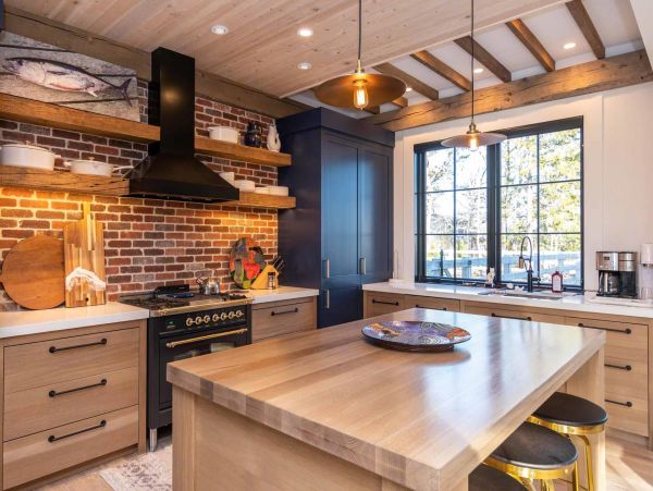 Cape Cod Home 994468