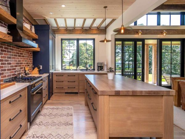Cape Cod Home 994468