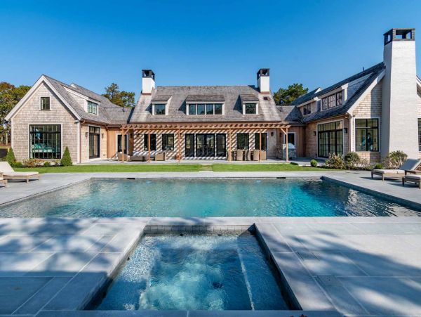 Cape Cod Home 994469