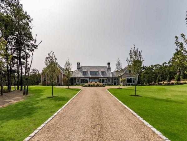 Cape Cod Home 994469