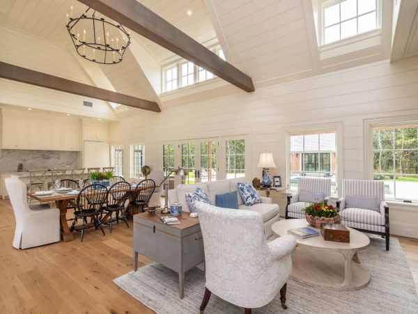 Cape Cod Home 994469