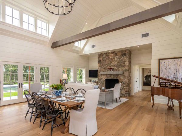 Cape Cod Home 994469