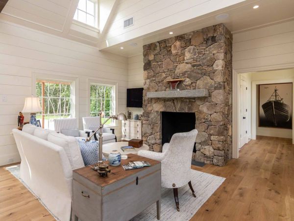 Cape Cod Home 994469