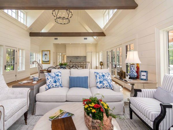 Cape Cod Home 994469