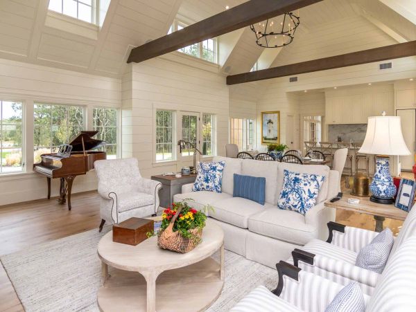 Cape Cod Home 994469