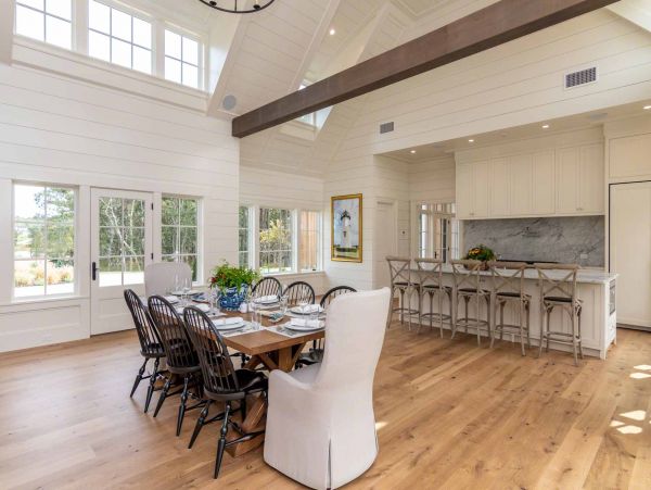 Cape Cod Home 994469