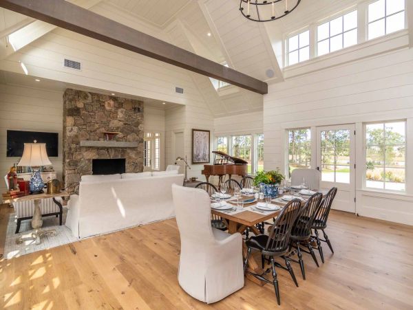 Cape Cod Home 994469