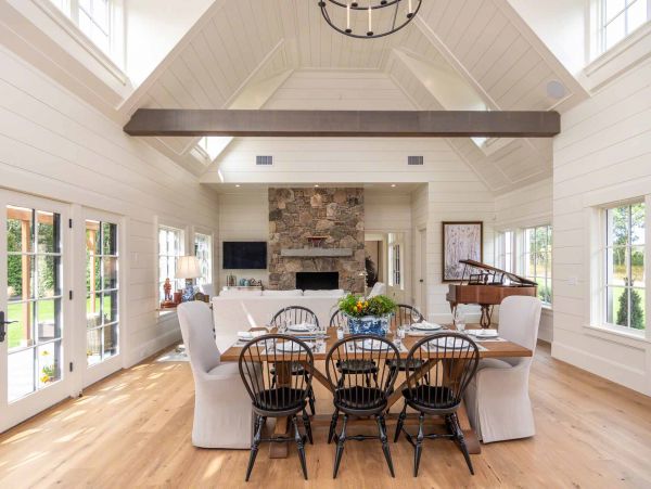 Cape Cod Home 994469