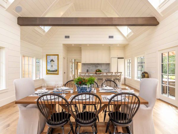 Cape Cod Home 994469