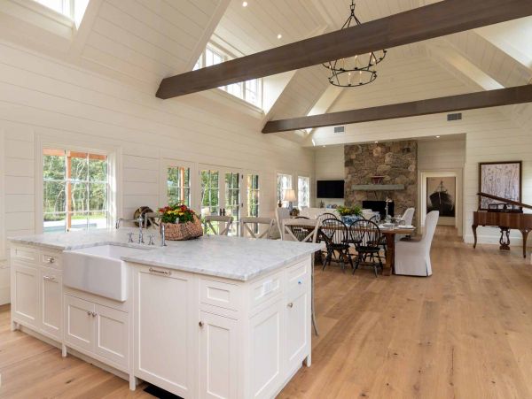 Cape Cod Home 994469