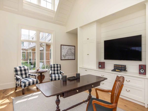Cape Cod Home 994469