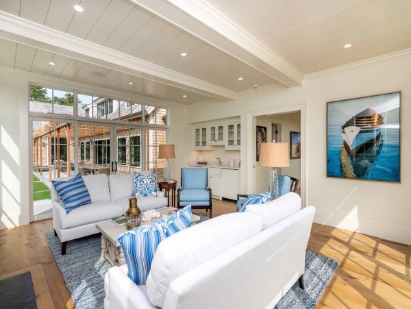 Cape Cod Home 994469