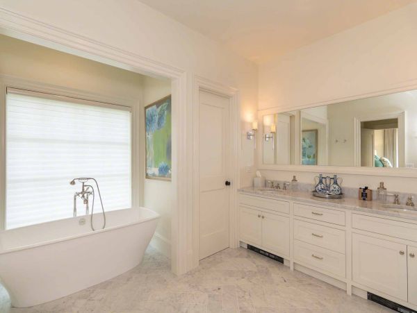 Cape Cod Home 994469