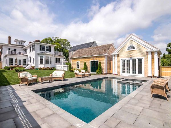 Cape Cod Home 994470