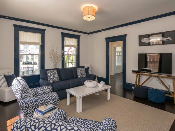 Cape Cod Home 994470