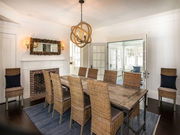 Cape Cod Home 994470