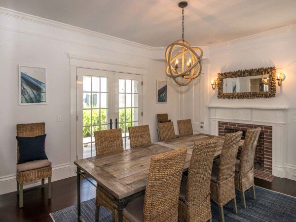 Cape Cod Home 994470