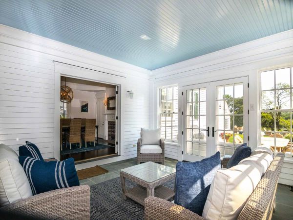 Cape Cod Home 994470