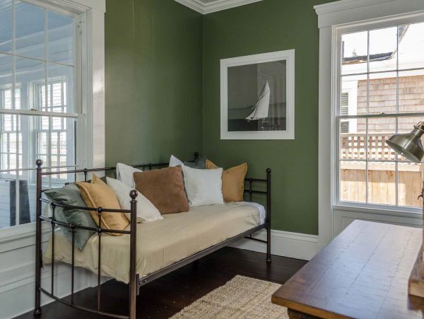 Cape Cod Home 994470
