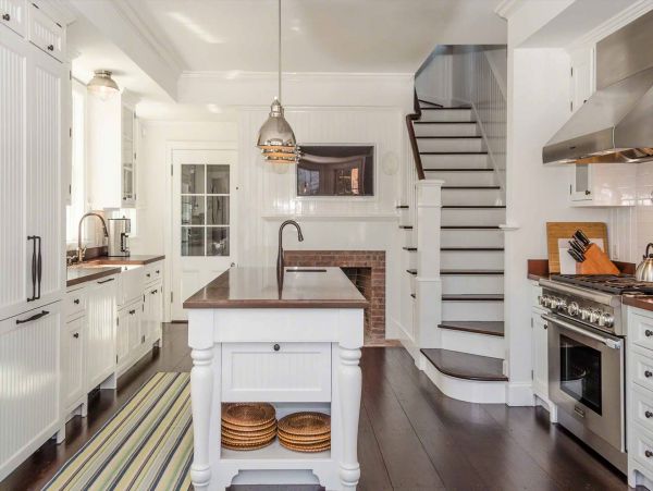 Cape Cod Home 994470
