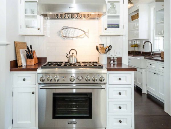 Cape Cod Home 994470
