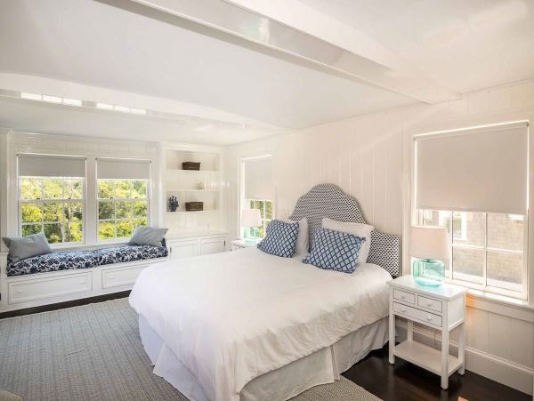 Cape Cod Home 994470