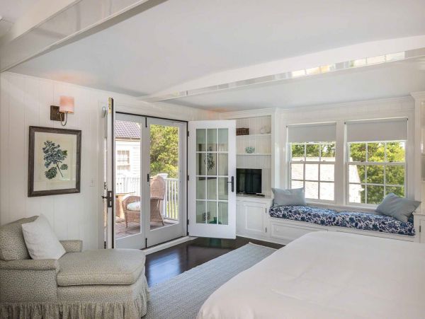 Cape Cod Home 994470