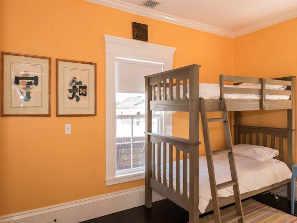 Cape Cod Home 994470