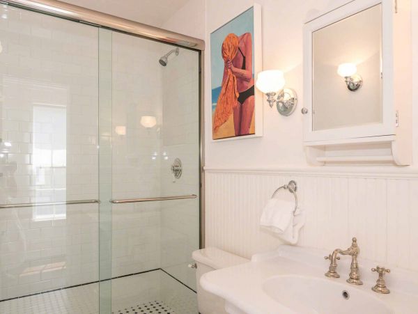 Cape Cod Home 994470