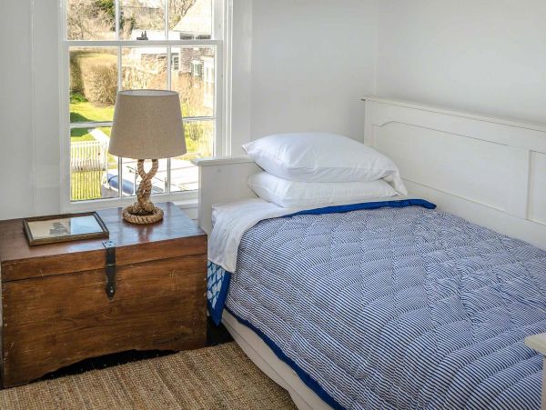 Cape Cod Home 994470