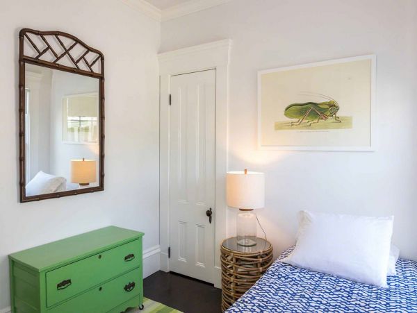 Cape Cod Home 994470