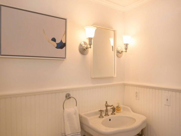 Cape Cod Home 994470
