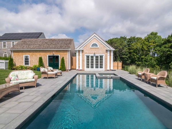 Cape Cod Home 994470