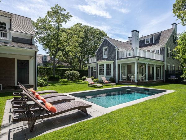 Cape Cod Home 994471