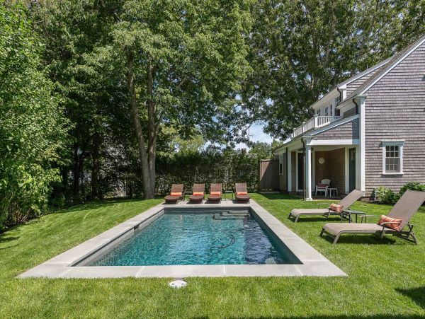 Cape Cod Home 994471
