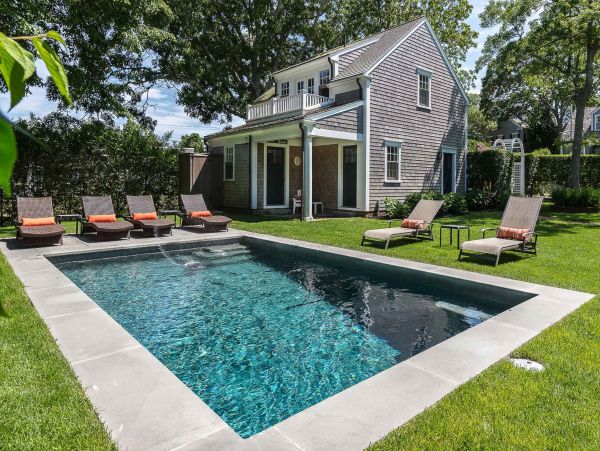Cape Cod Home 994471