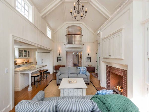 Cape Cod Home 994471