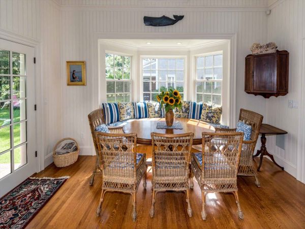 Cape Cod Home 994471