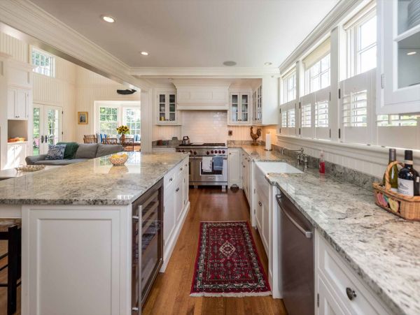 Cape Cod Home 994471