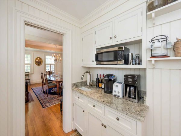 Cape Cod Home 994471