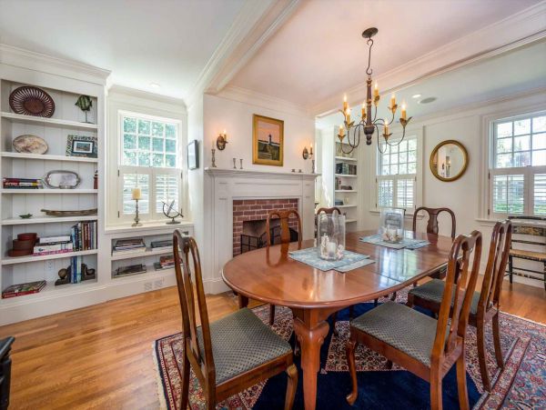 Cape Cod Home 994471