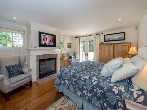 Cape Cod Home 994471