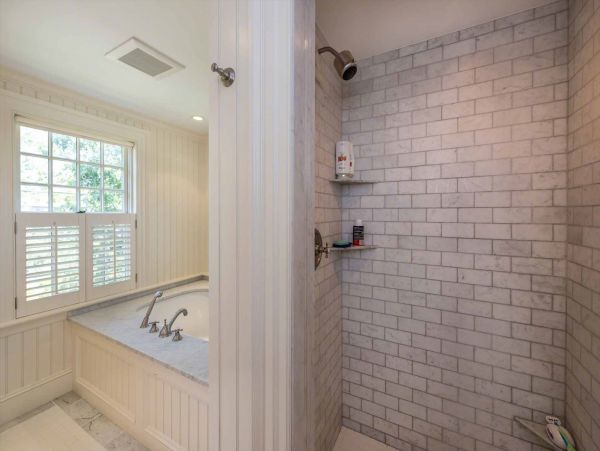 Cape Cod Home 994471