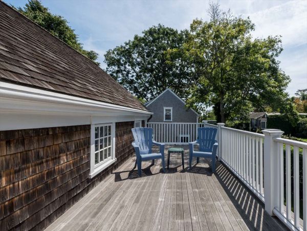 Cape Cod Home 994471