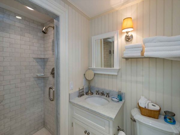 Cape Cod Home 994471